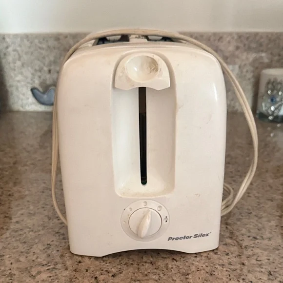 White Toaster - Picture 3 of 4